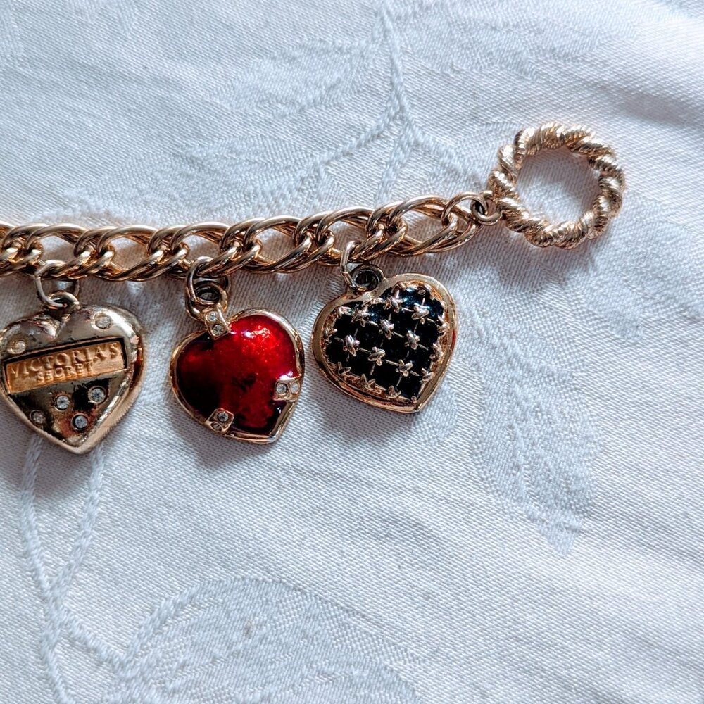 VTG Victoria’s Secret 90s Heart Charm Bracelet w/ Box Pearl Rhinestones Gold New - Picture 6 of 10